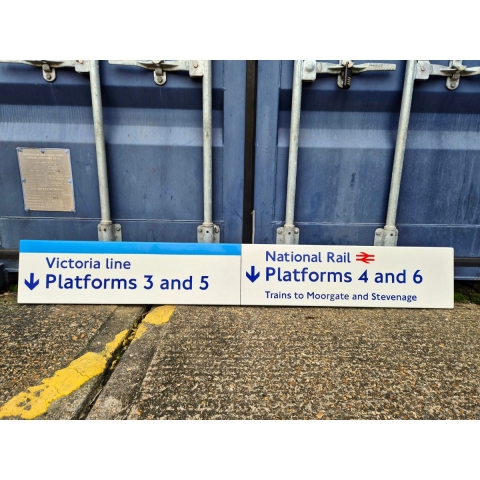 Victoria Line Platforms 3 and 5 (302025)