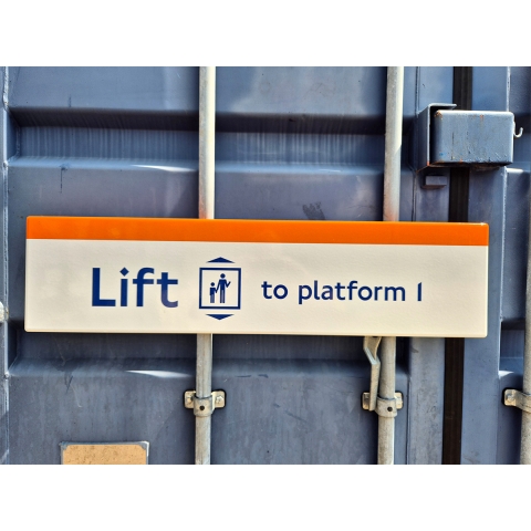 Lift to platform 1 (1272025)