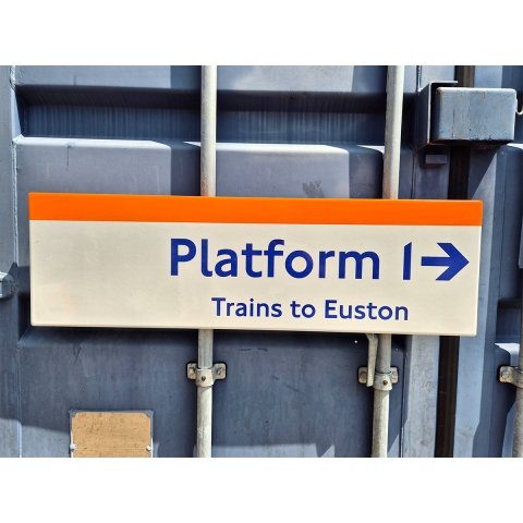 Platform 1 - Arrow Right - Trains to Euston (1352025)