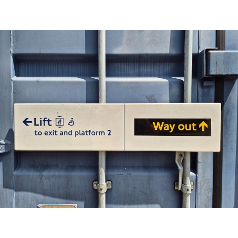 Lift to exit and platform 2 - Way out arrow up (1362025)