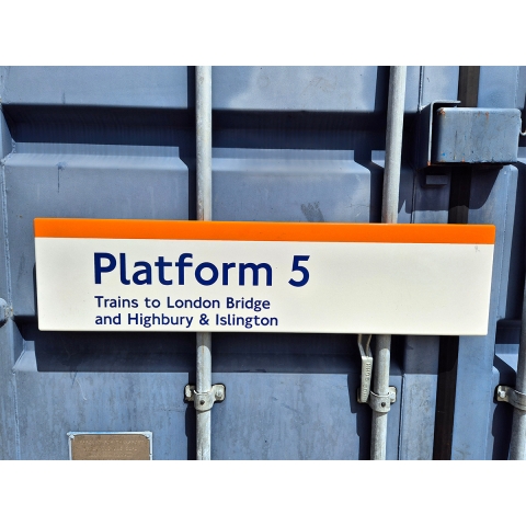 Platform 5 - Trains to London Bridge Highbury and Islington (1972025)