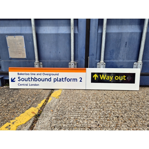 Southbound Platform 2 / Central London (2242025)