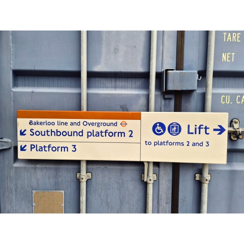 Bakerloo line and Overground - Southbound platform 2 (2642025)