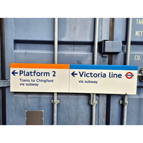 Platform 2 Trains to Chingford - Victoria Line (3552025)
