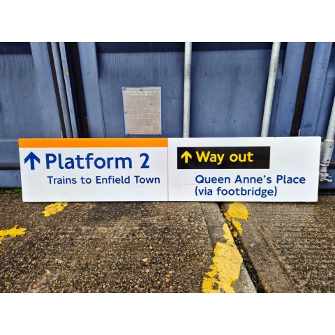 Platform 2 Trains to Enfield Town - Way Out (3582025)