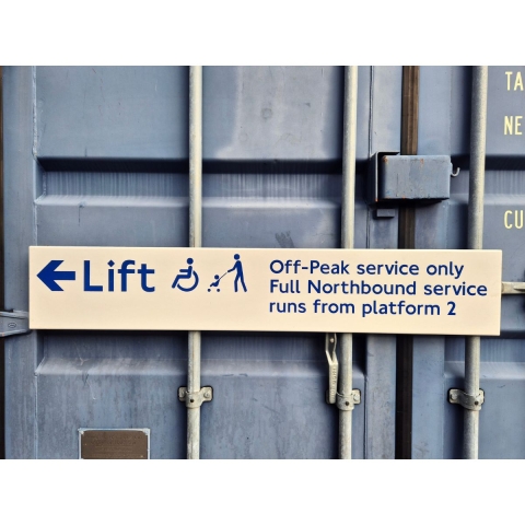Lift Arrow Left Off-Peak Service (32026)