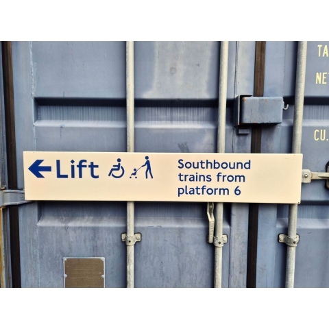 Lift Arrow Left Southbound Trains Platform 6 (102026)